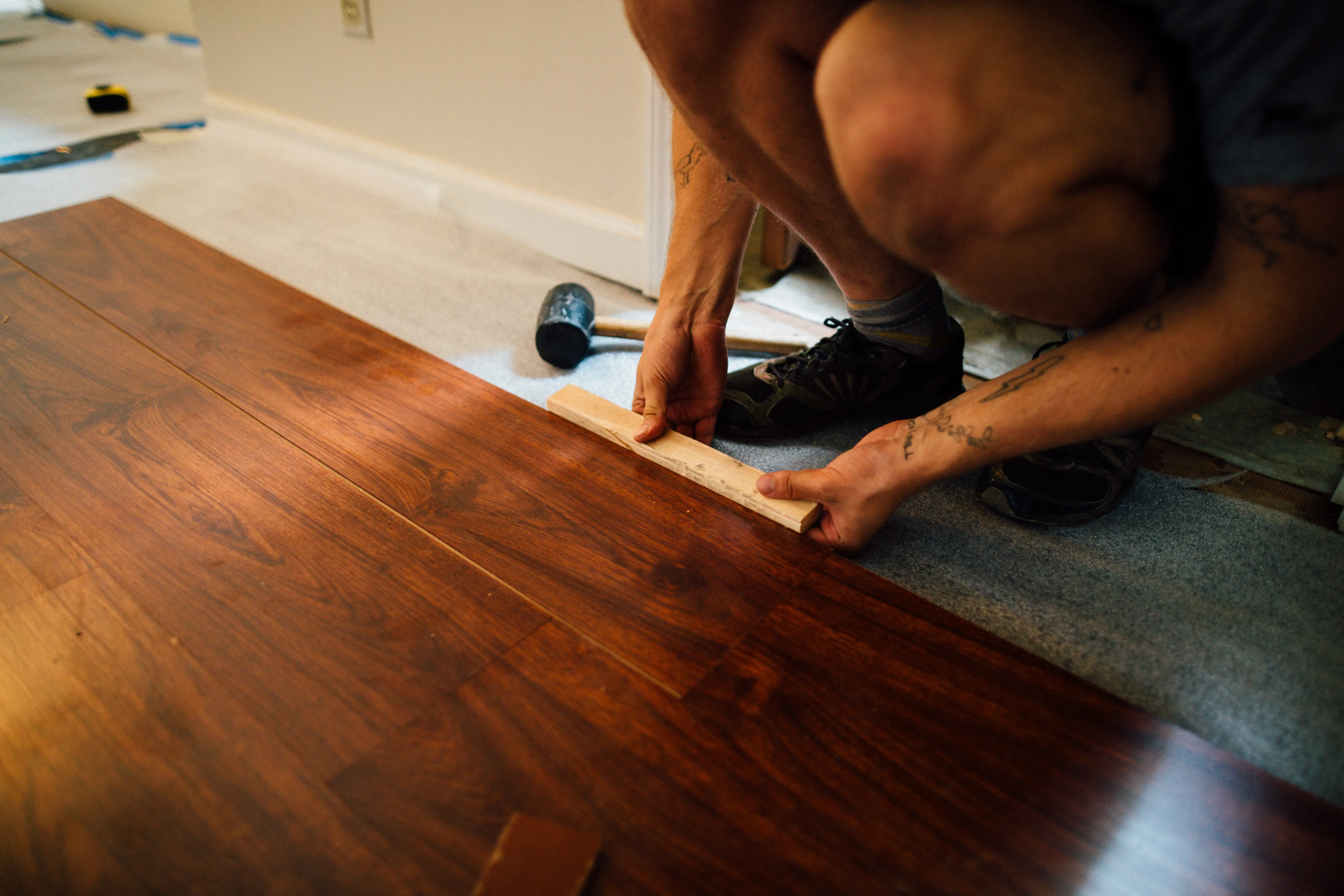 Choosing the Right Laminate Flooring for Your Home: A Comprehensive Guide.